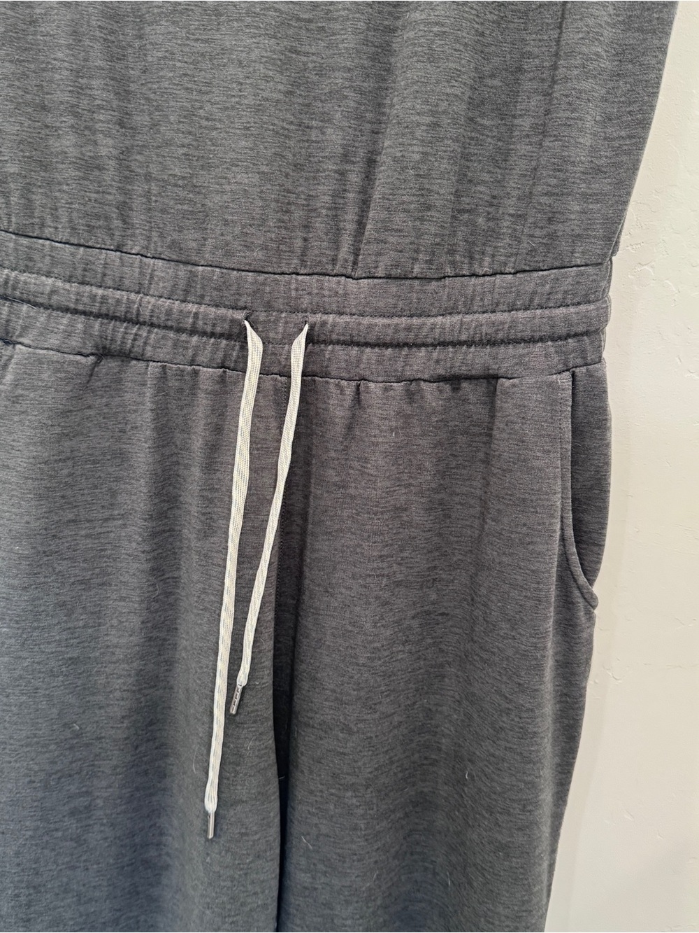 Vuori Short sleeve All Day Jumpsuit Size Medium - Picture 6 of 9